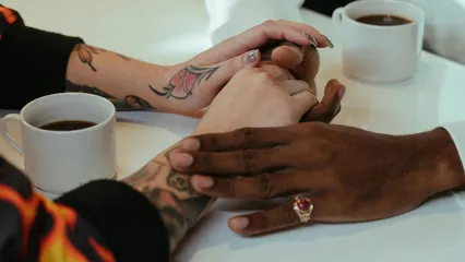 Image d'un chemin enneigé, marche consciente